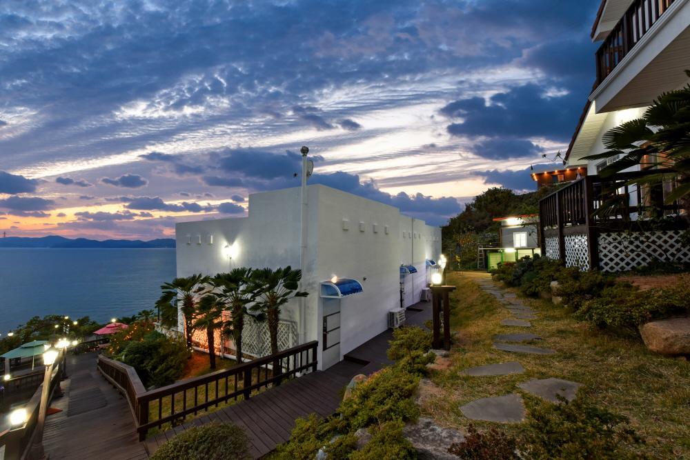 Namhae Bluemare Pension Exterior photo
